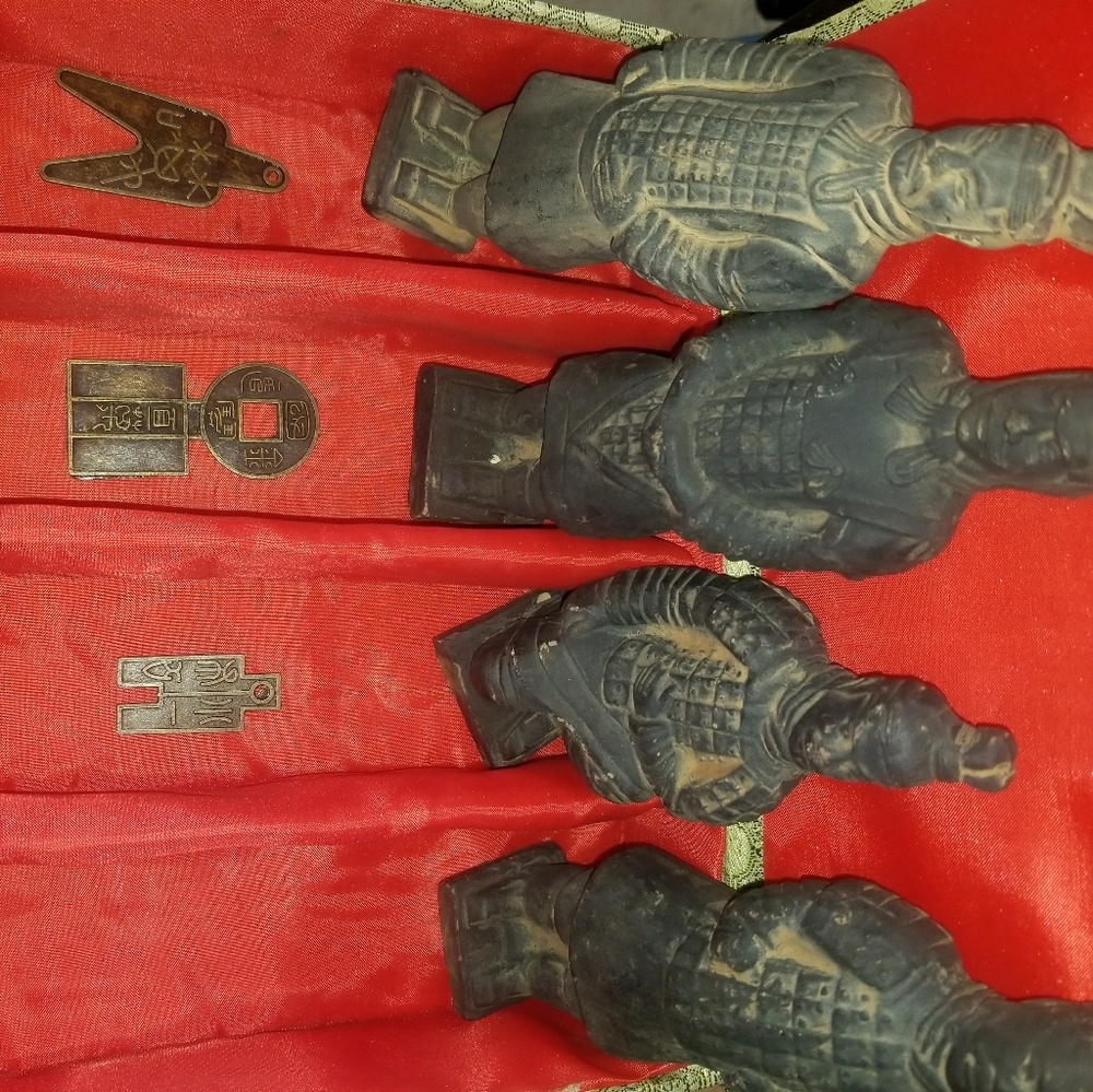 Terracotta army warriors - Picture 2 of 2
